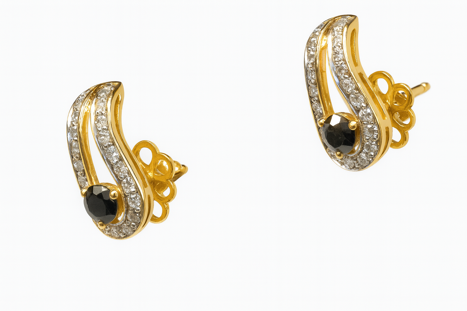 Beautiful 18 Kt Gold  Natural Diamond Earing